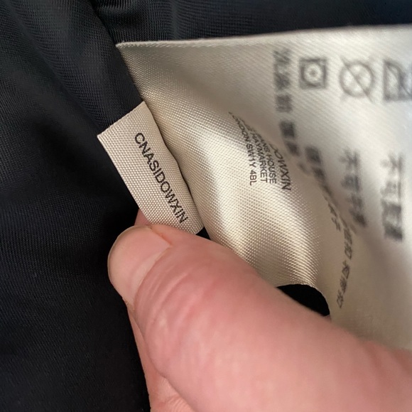 Burberry jacket! Size 4 uk or size 2 US. Beautiful fox fur hood. Stunning coat - Picture 3 of 12